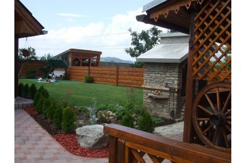Eslovaquia Privát Uhorská Ves, Exterior